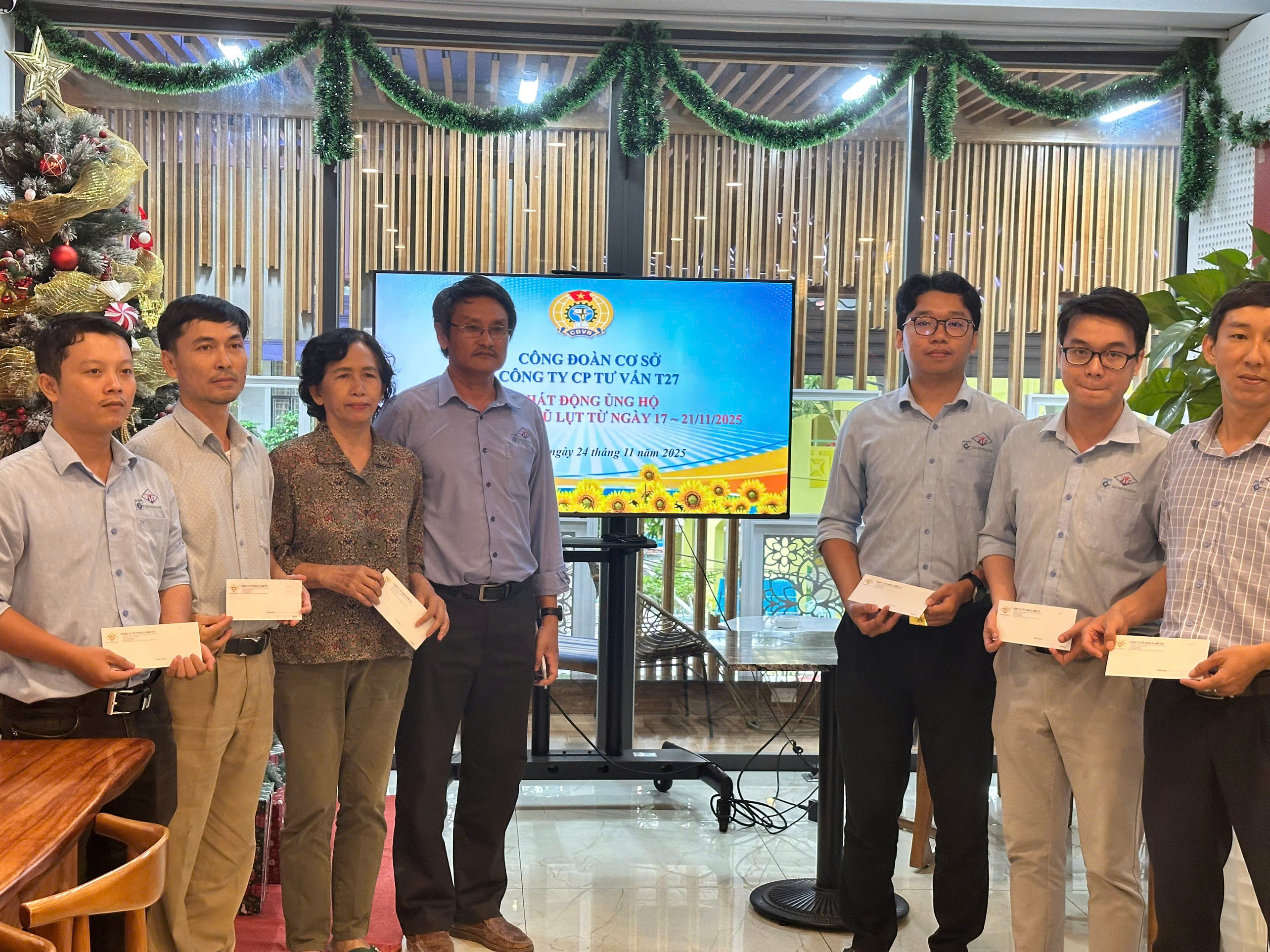 Trao tặng hỗ trợ